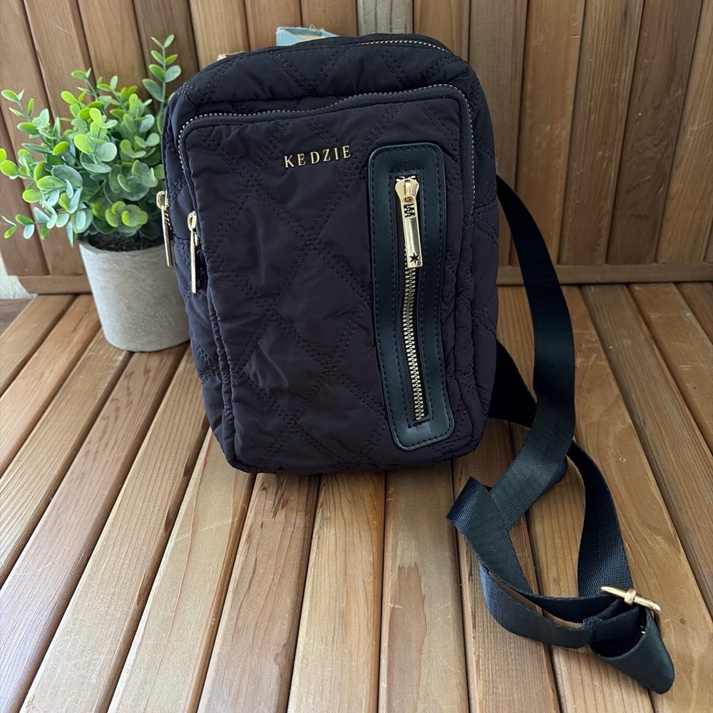 Kedzie Quilted Nylon Crossbody Black Multi Pocket Travel Bag Leopard Interior - Picture 2 of 6